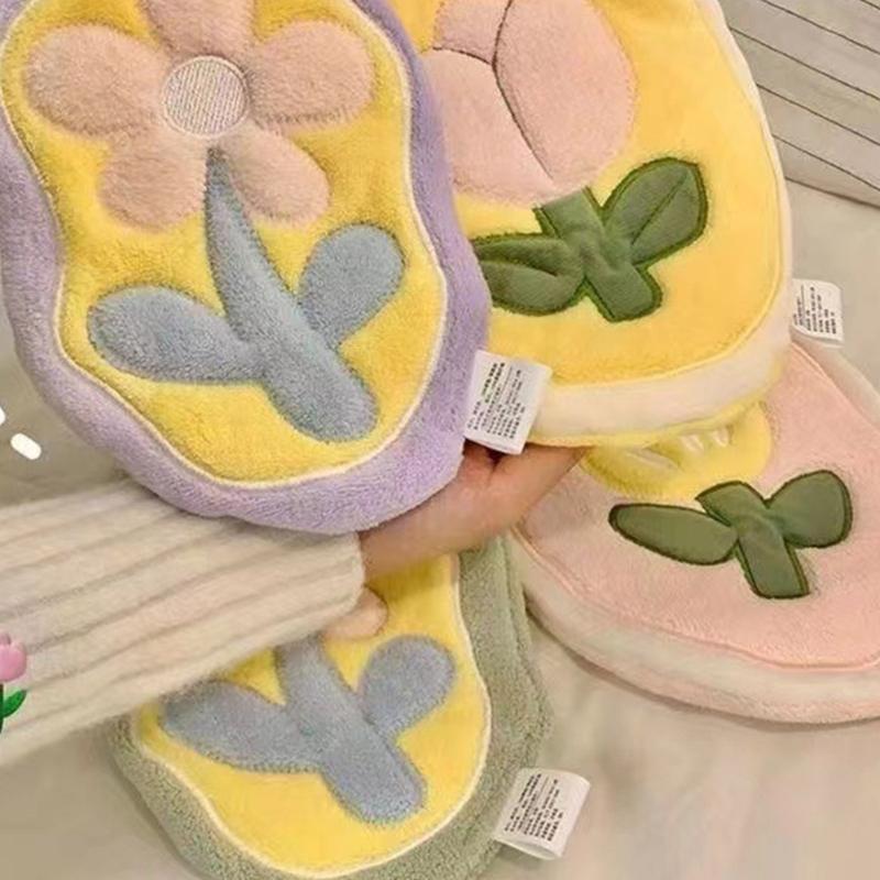Highly Absorbent Floral Hand Towel Gentle Plush Fabric Hanging Towel Quick Drying For Sensitive Skin Households
