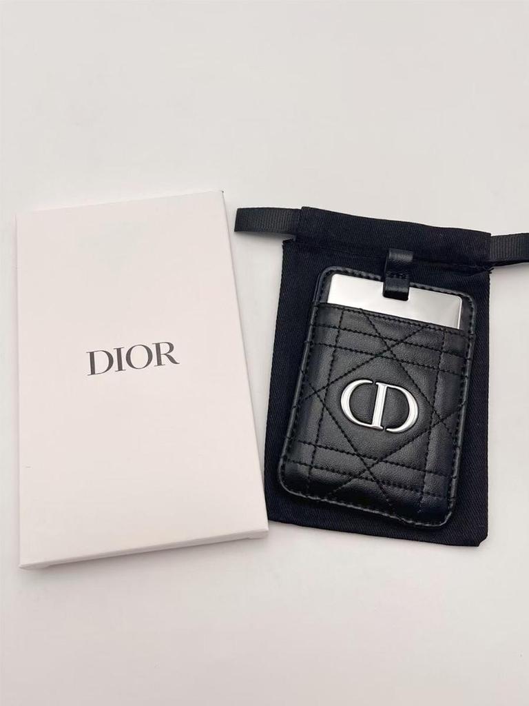 Dior 1 Set schwarzer gesteppter Leder-Kartenhalter mit Mini-Taschenspiegel Metall-CD-Logo Tragbarer Kosmetikspiegel für Frauen für tägliche Auffrischung