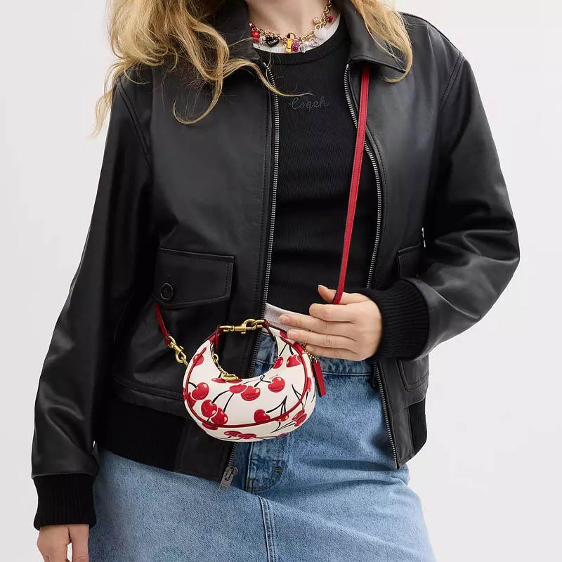 Coach JONIE 15 estampado de cerezas correa de hombro extraíble con cierre de cremallera bolso de hombro de cuero curtido mini para mujer blanco tiza con rojo