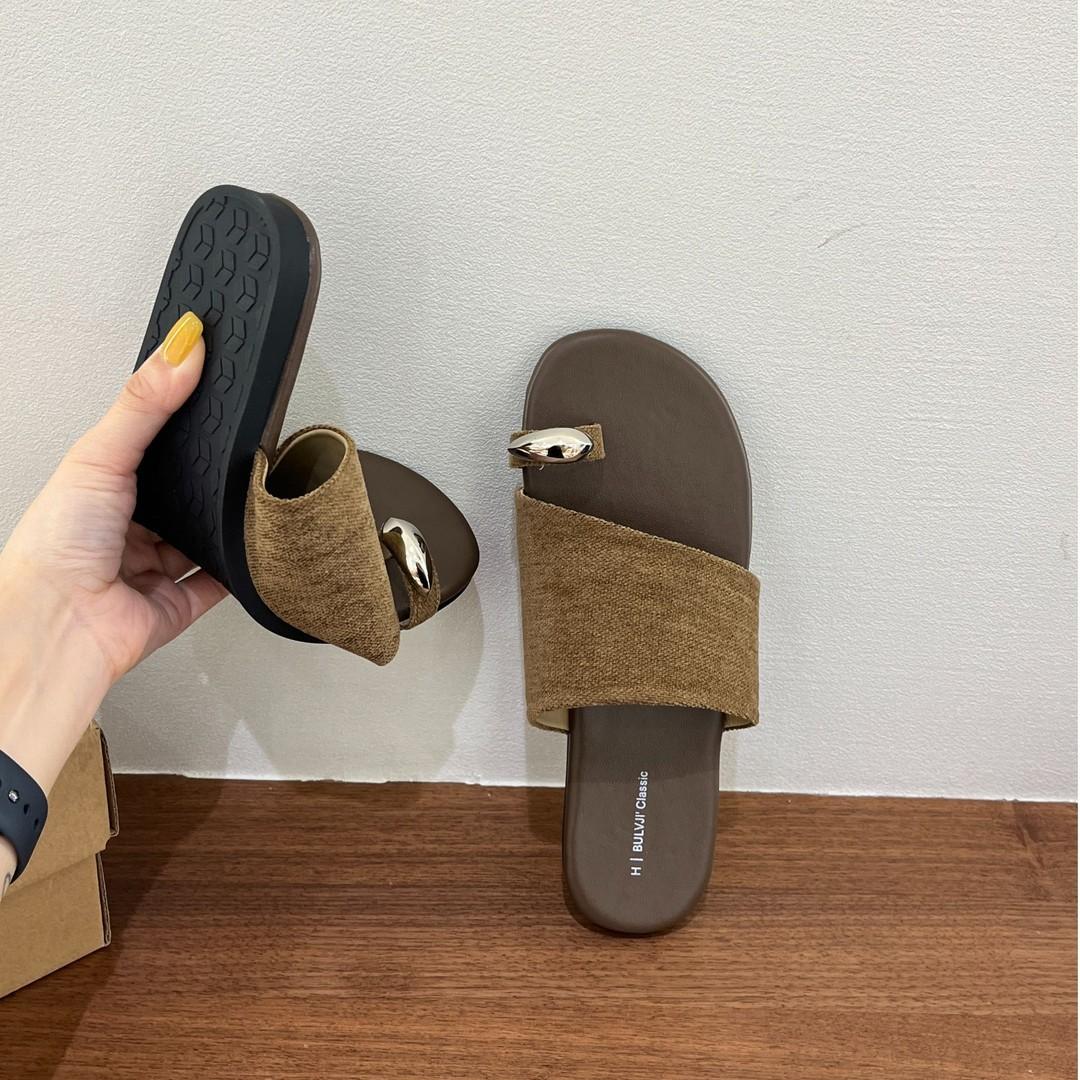 

Seaside vacation beach casual slippers women s summer 2025 new woven cover toe retro soft bottom outside sandals 40