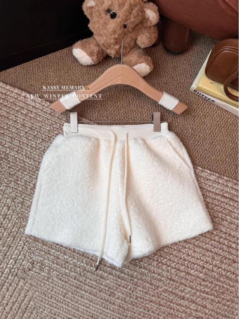 2025 Herbst/Winter Koreanischer Stil Lammwolle High-Waist Schlankmachende Weitbeinige Shorts für Damen