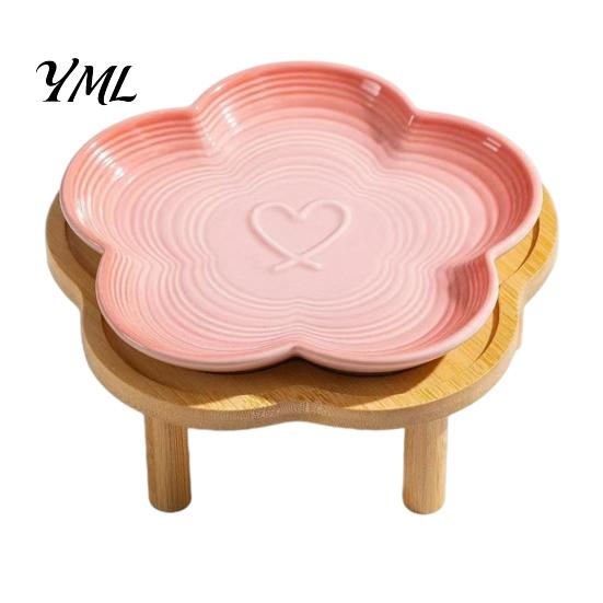 Ergonomická krmící stanice pro kočky Zvýšená keramická miska pro mazlíčky se stojánkem, Miska ve tvaru květu šetrná k vouskům pro ochranu krku, Proti