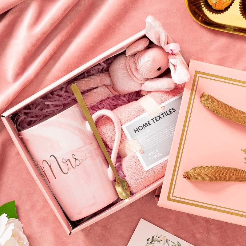 Creative Souvenir Mug Gift Box - Elegant Wedding & Bridesmaid Heartfelt Return Gift
