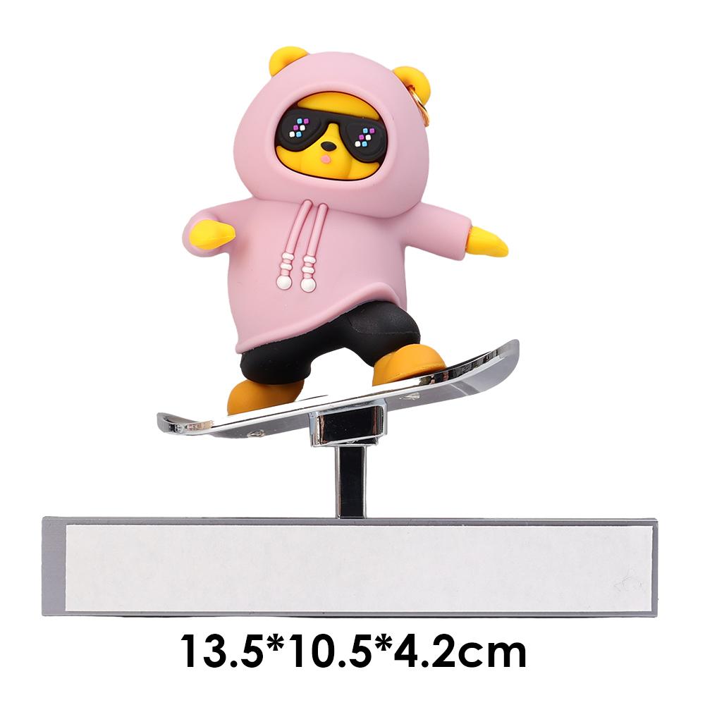 Dynamická ozdoba medvěda do auta Automatická obrazovka centrálního ovládání Ozdoba klouzajícího medvěda na skateboardu Auto Interiérové dekorativní doplňky