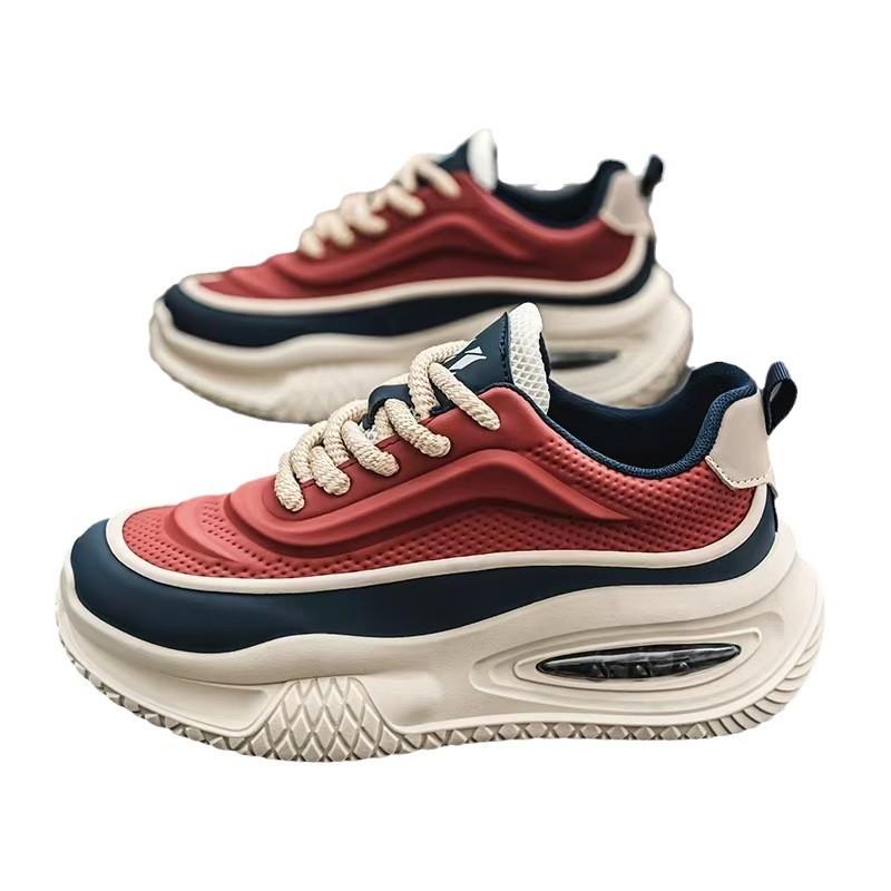 Nya läder högsulade höjande pappa-skor mångsidiga kontrasterande färger personliga student vardagsskor mångsidiga herrskor