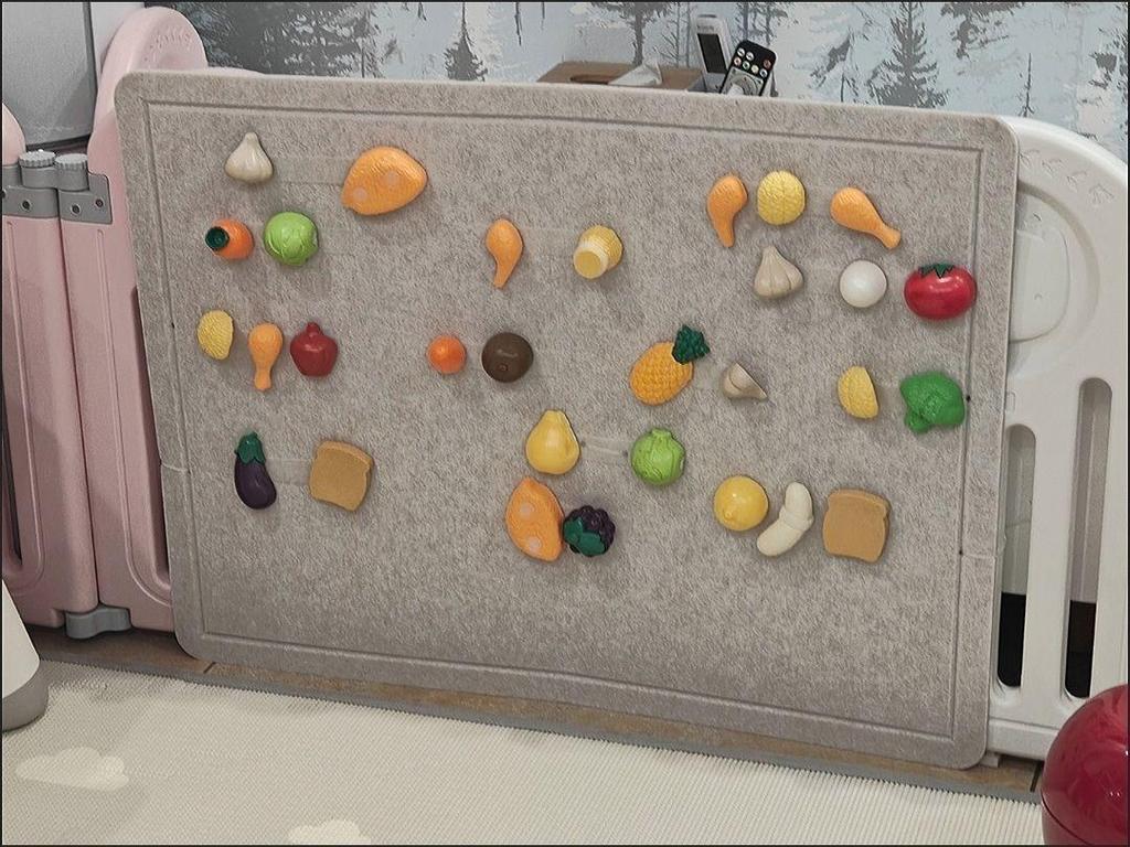 Children's Felt Fruit Picking Playset - Interactive Toy with Cuttable Fruits & Playful Backboard