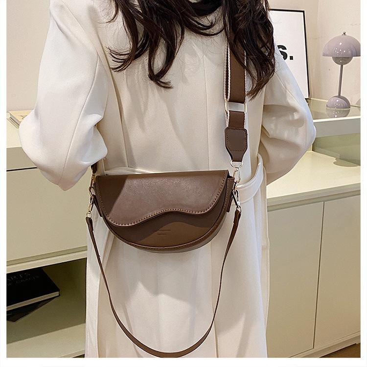 Retro Minimalist Saddle Bag for Women 2026 New Fashion Wide Strap Shoulder Crossbody Purse CLE