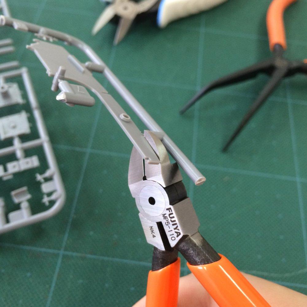Fujiya MP5-110 Plastic Nippers (Small, Spring-Loaded) 110mm with Mirror-Finished Blades for Sharpness
