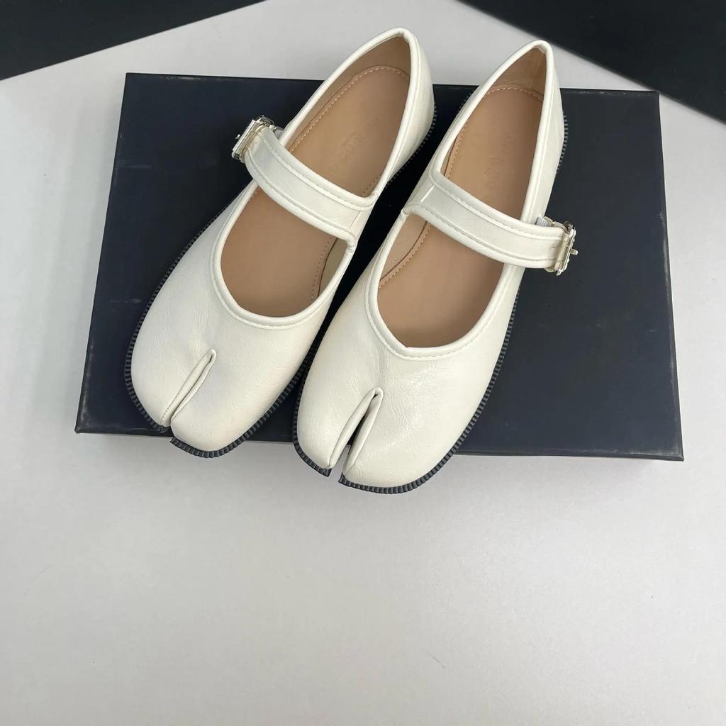 Fashion 2025 Split Toe Mary Janes Women Buckle Strap Tabi Ninja Shoes Trotter Flats Ladies Barefoot Tabis Mocassines Mujer Japan Loafers