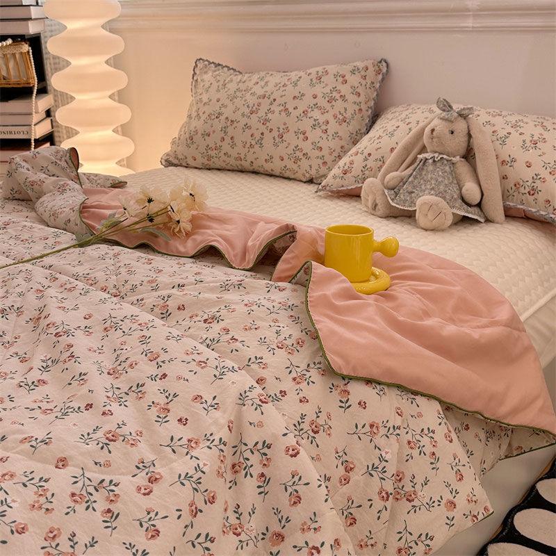 Floral Print Quilt Soft Skin-Friendly Breathable Summer Comforter With Ultrasonic Embossing Summer Machine Washable Bedspread