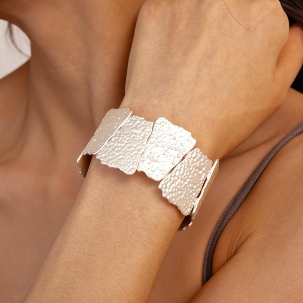 Hollow Metal Cuff Bangles Flower Chunky Bracelet Unique Exaggerated Bracelet  Decoration