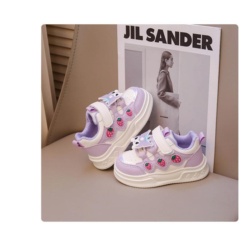 Tênis Infantis Primavera e Outono Fofos Estilo Estrangeiro Antiderrapante Morango Meninas Tênis de Corrida Tênis de Skate Tênis de Estudante Desenho Animado