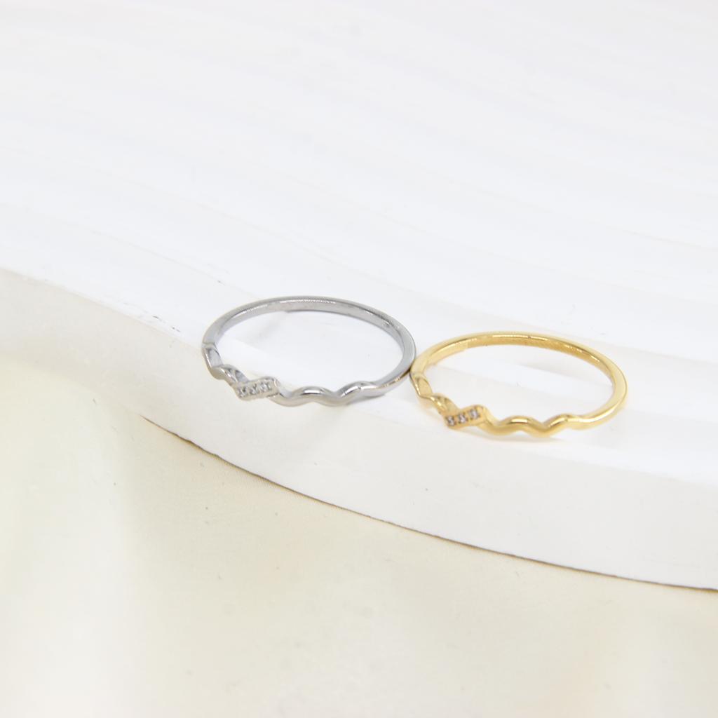 Trendy 14K Gold-Plated Stainless Steel Three Zircon Wave Design Engagement Gift Ring Women Hypoallergenic Waterproof
