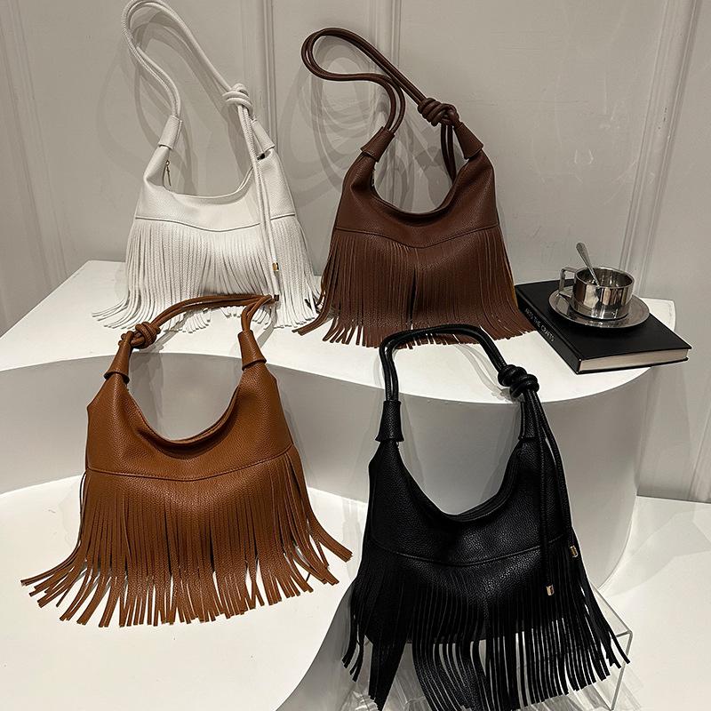 Сумка через плечо женская High-End Sense ретро модная сумка на плечо с бахромой трендовая нишевая сумка подмышкой