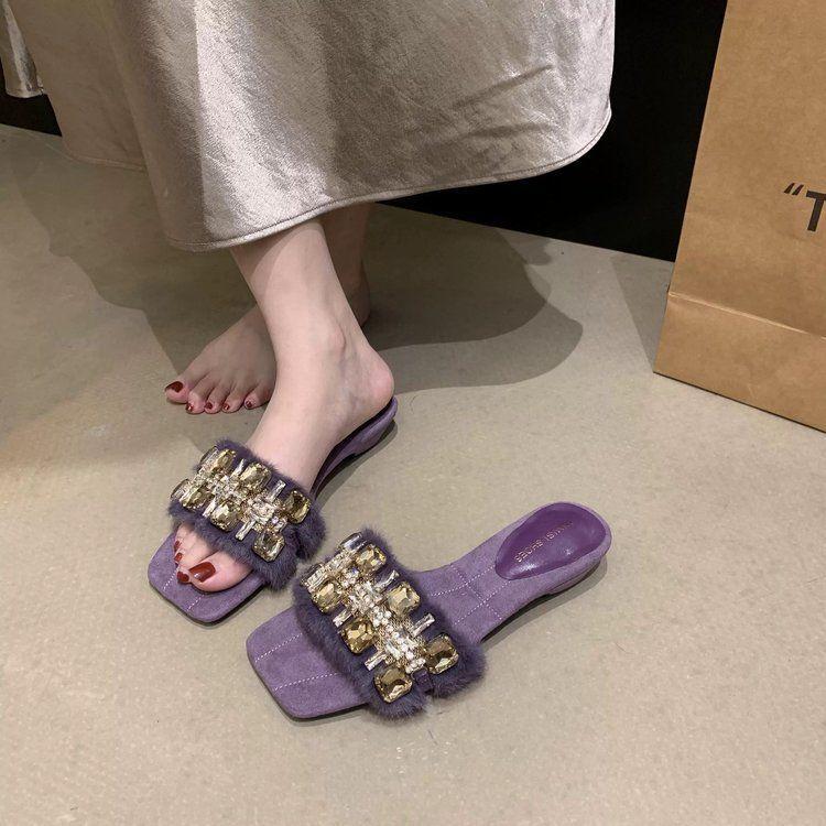 

Soft waxy and easy to wear! Milk tea apricot rhinestone cool slippers women s new temperament versatile open-toed fluffy shoes in summer 2025 35 фиолетовый