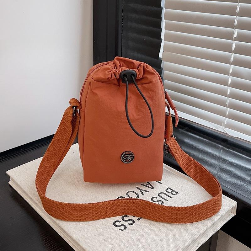 Mobile Phone Bag Simple Puff Small Shoulder Bag for Women New Summer Mini Kettle Bag Versatile Light Crossbody Bag for Men
