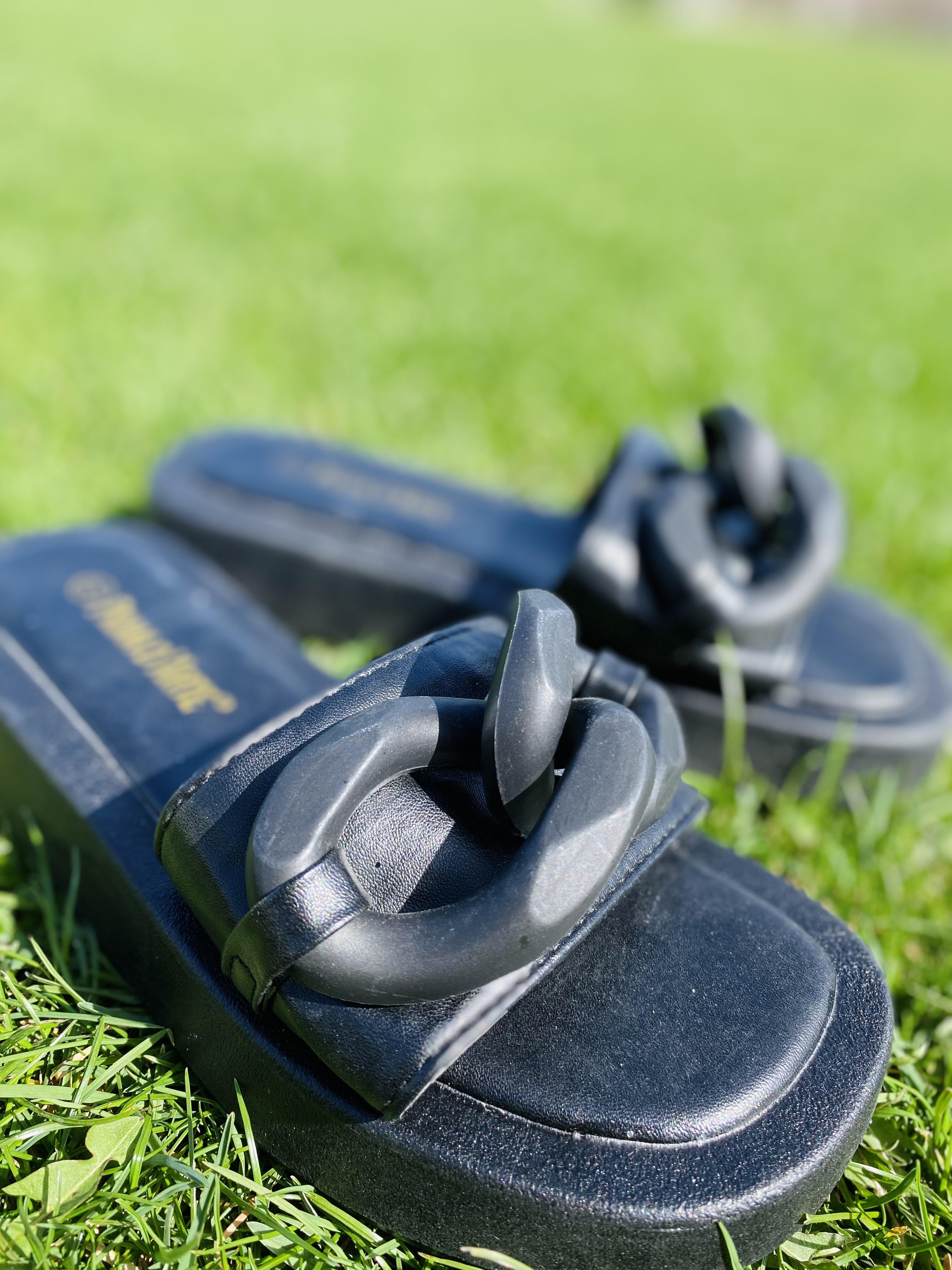 

Шльопанці з ланцюгом Prima d Arte B03 36 Чорні 41 чорний