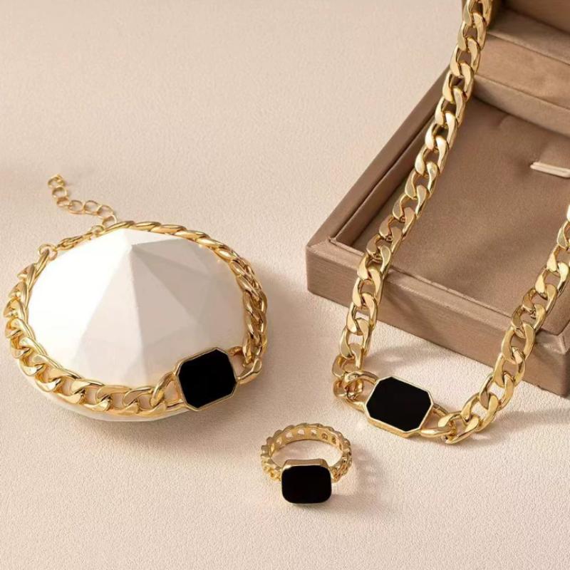 Cadena de Moda Europea y Americana Collar Geométrico Pulsera Anillo, Conjunto de Joyería Personalizada para Mujer Accesorios Festivos