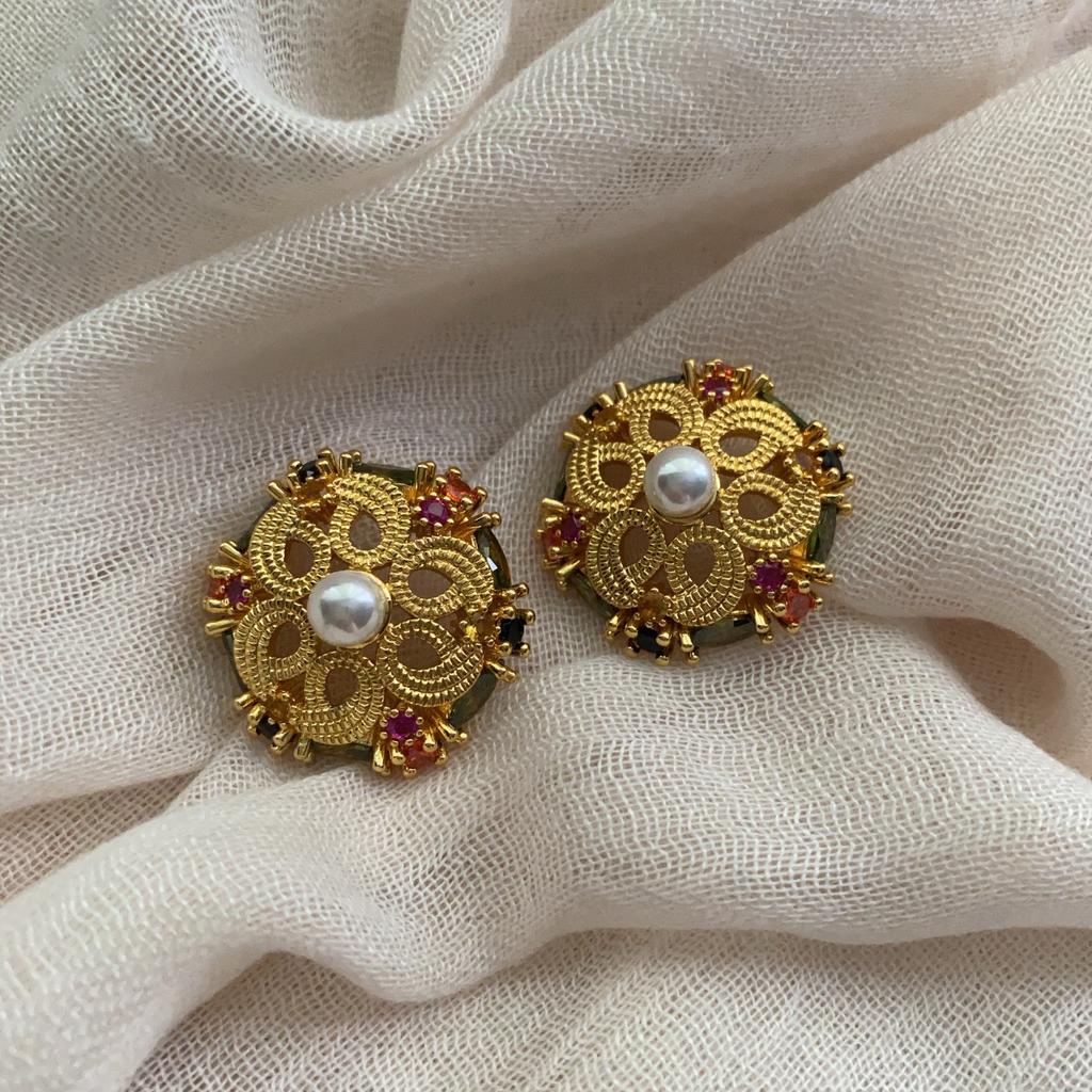 Retro court style light luxury high-end sense diamond-encrusted new pearl heavy industry stud earrings French medieval temperament earrings