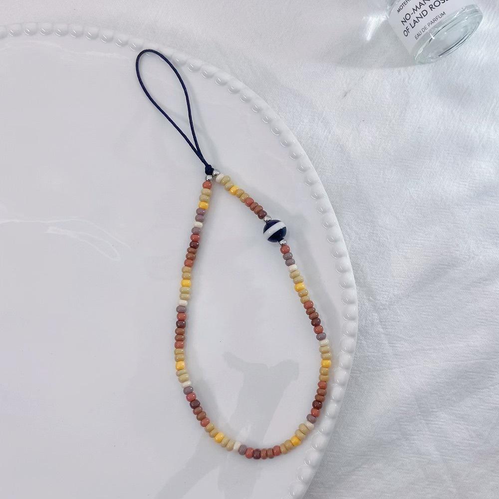 

The same Xiaohongshu INS style color red glass rice beads fashion anti-lost hand carry pendant short mobile phone chain
