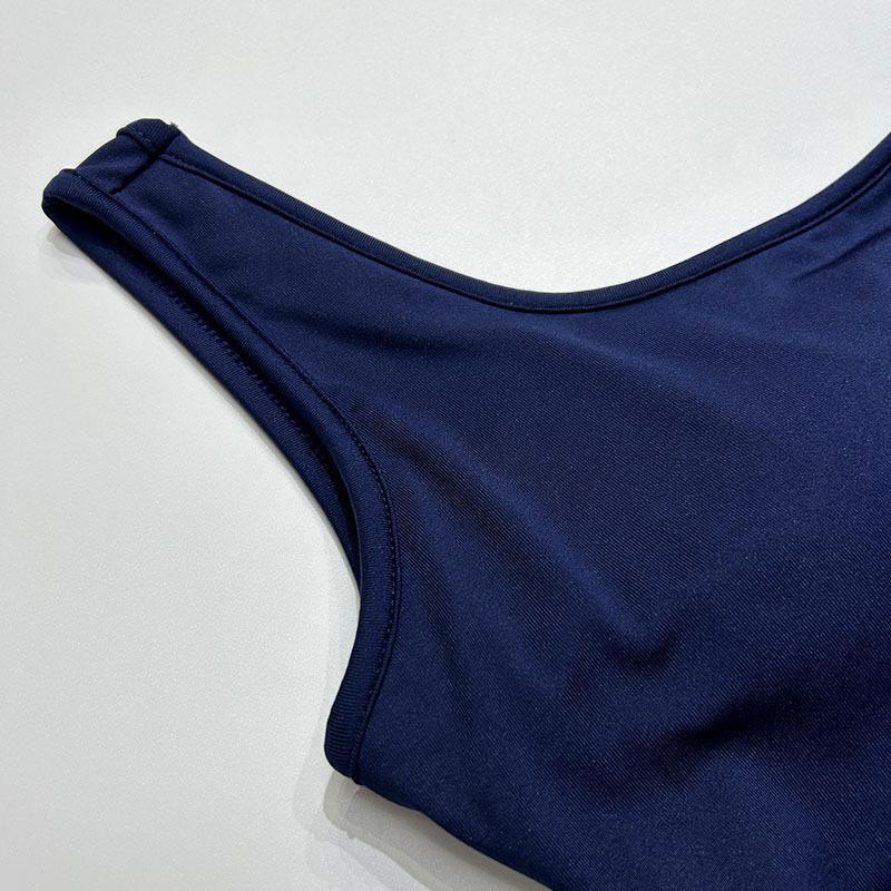 Sexy skládaný overal s odhalenými zády a jedním výstřihem bez rukávů