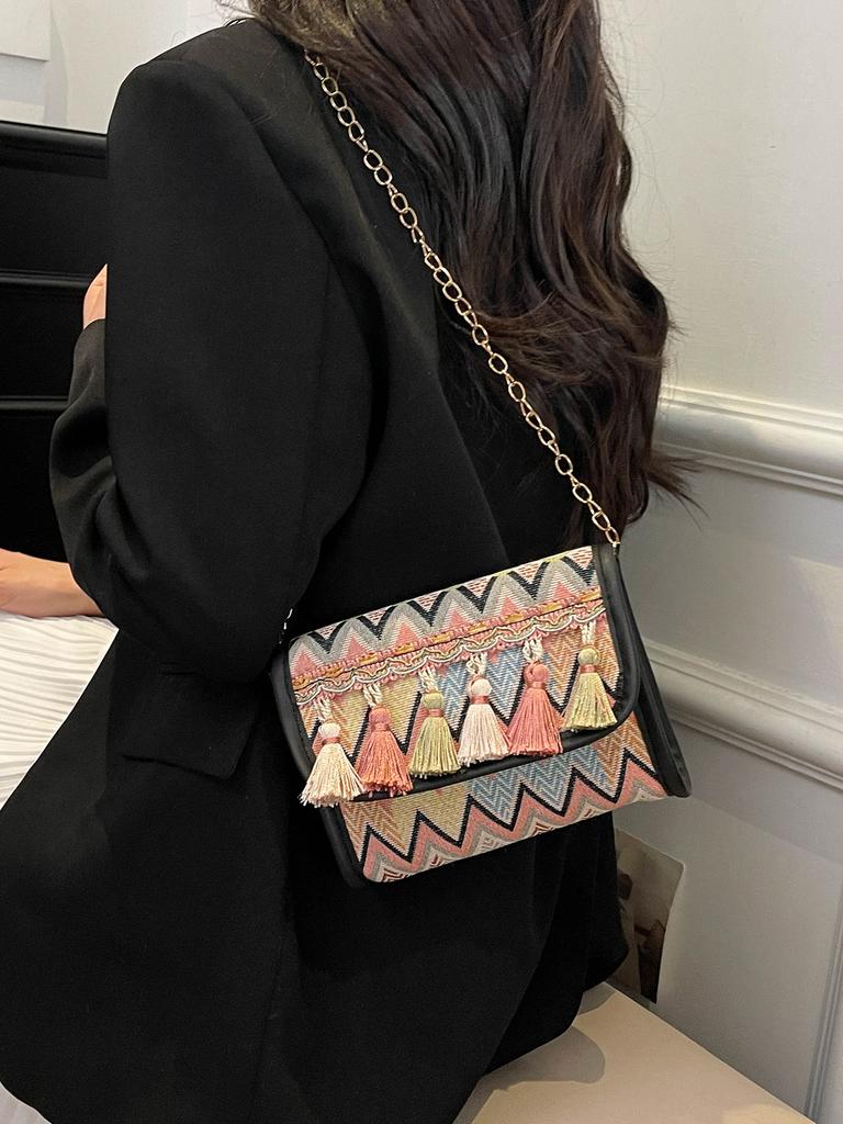 Minority Chain Messenger Bag Women's 2025 Spring New Ethnic Style Tassel Shoulder Women's Bag Travel Mobile Phone Bag