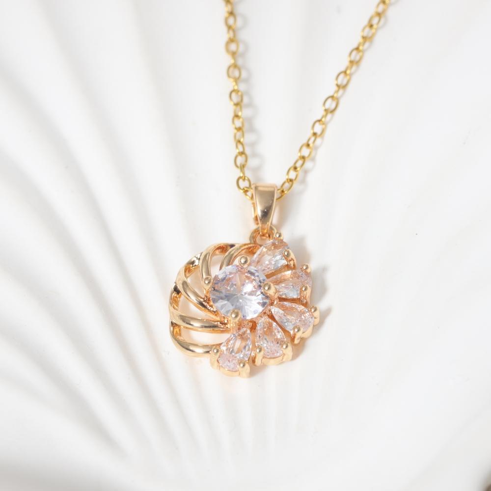 Flower Shape Pendant Necklace for Women Golden Stainless Steel Clavicle Chain Wedding Party Daily Wear Jewelry Accessories
