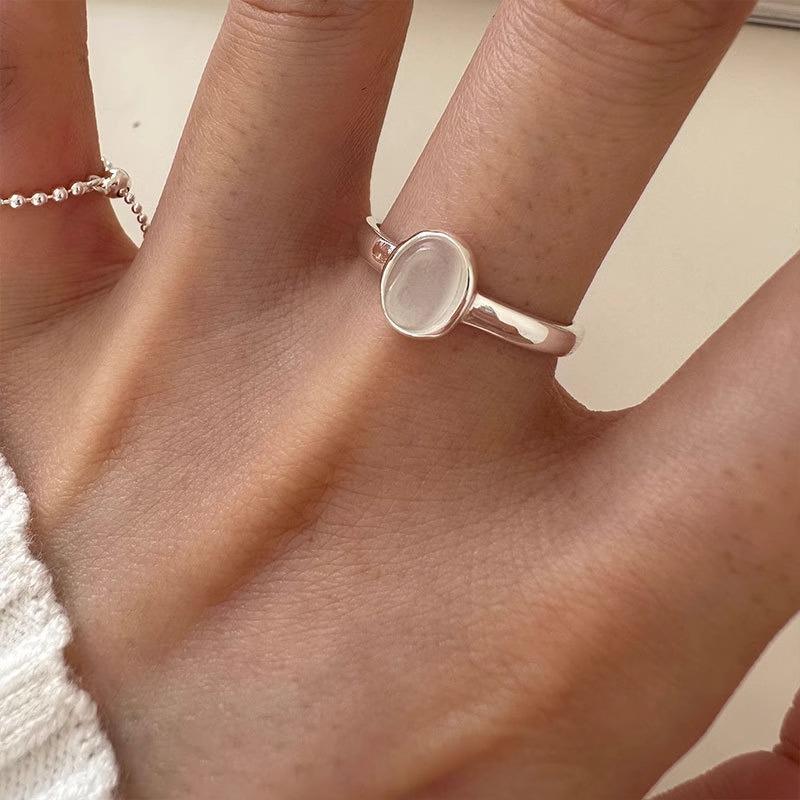 

Elegant Oval Adjustable White Agate Ring for Women