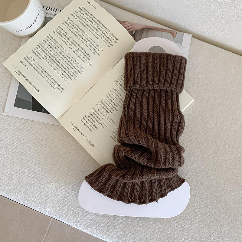 The Mid-calf Socks for Autumn and Winter Look Slimmer. Pair The Leg Socks with Snow Boots. Add Thick and Warm Leg Covers In Winter