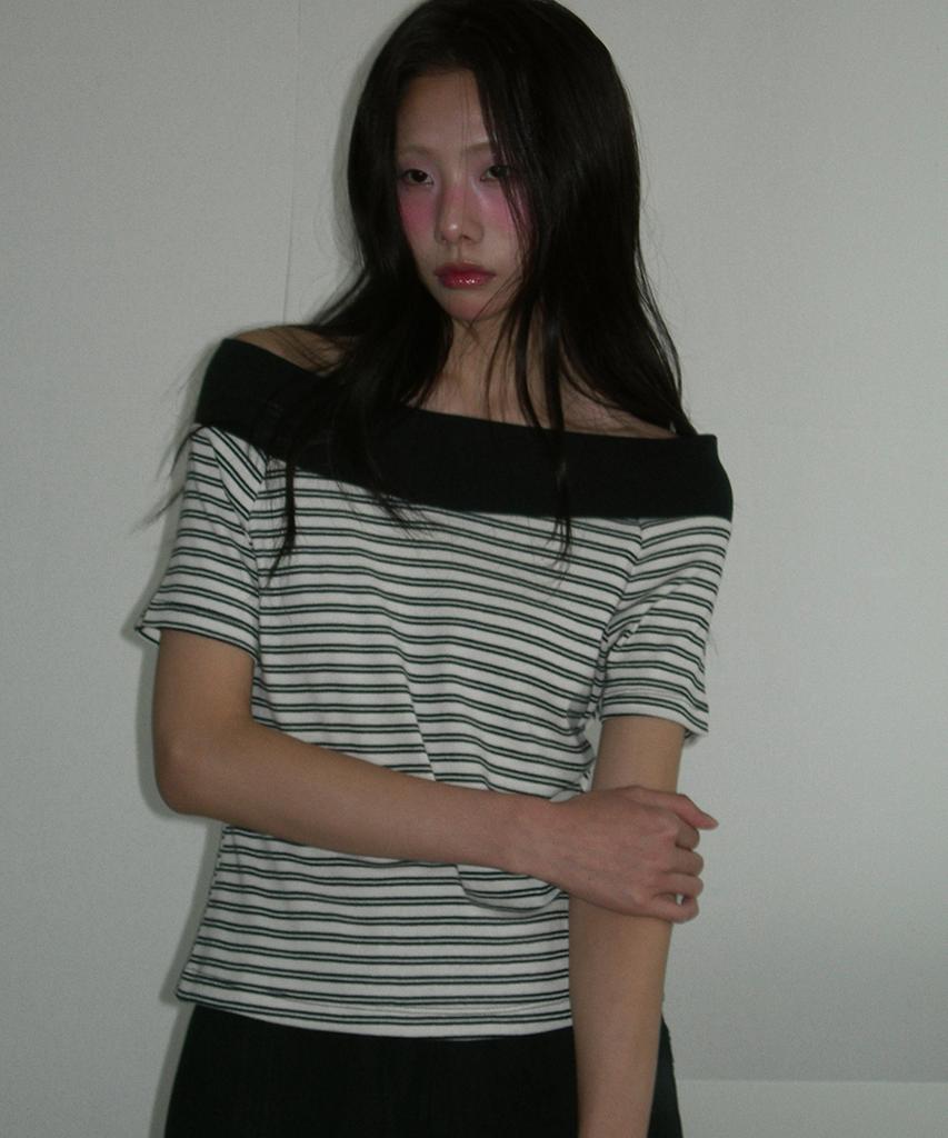 Lense Blocking Off Shoulder Stripe T-Shirt Black