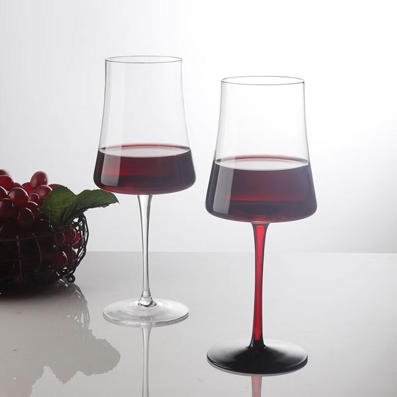 Elegant Waist-in Red Wine Glass
