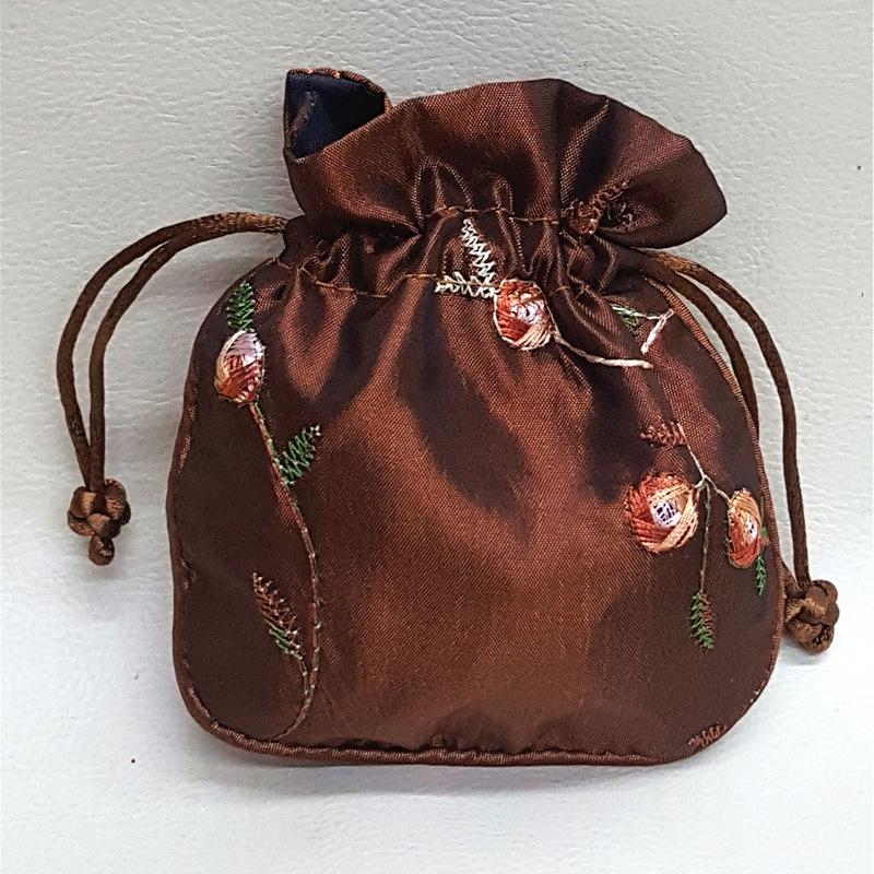 

Classic Embroidery Brocade Jewelry Gift Bag коричневый
