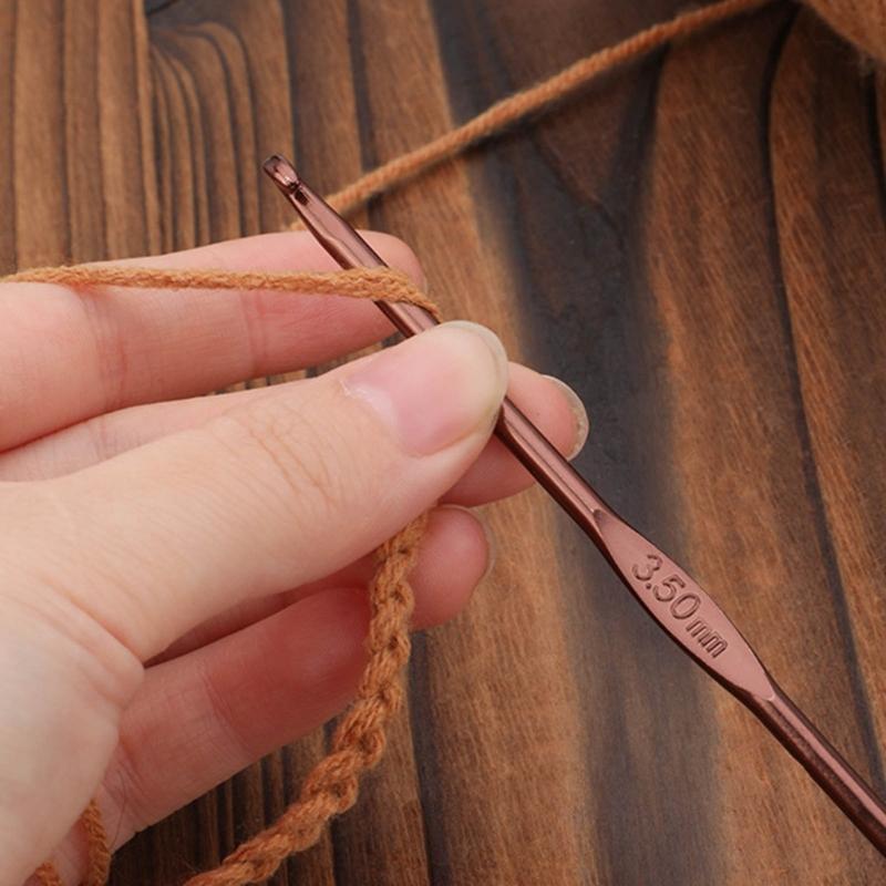 24Pcs Aluminum Crochet Hook Set Aluminum Handle Knitting Needle with Case for Yarn Craft Knitting Project 0.5mm-6.5mm