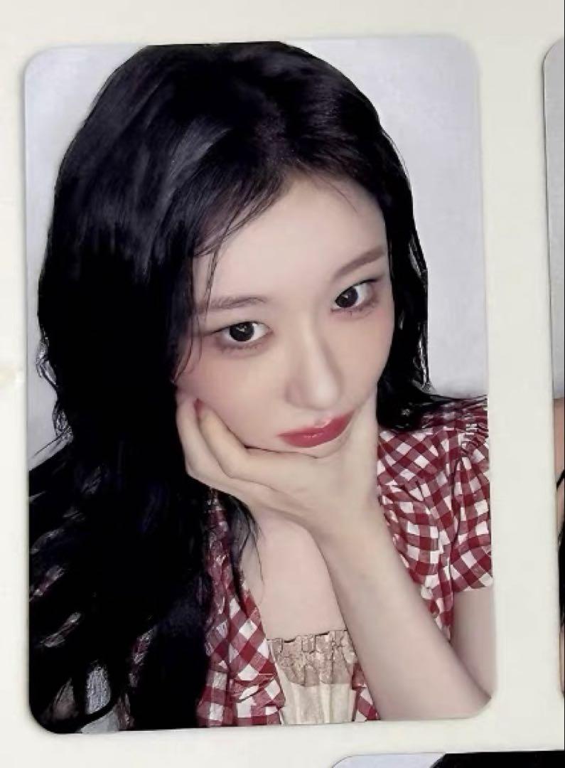 

[USED] ITZY Chaeryeong GWBG Makestar Autograph Session Winners Limited to 80 Trading Cards