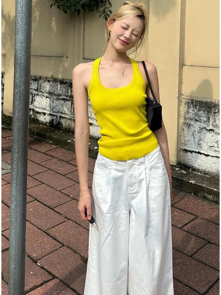 Yi Han Meng Zitronengelbes Slim Fit Neckholder Tanktop für Frauen und Mädchen - Niedlich, aufhellend, schlankmachende Unterwäsche oder Oberbekleidung