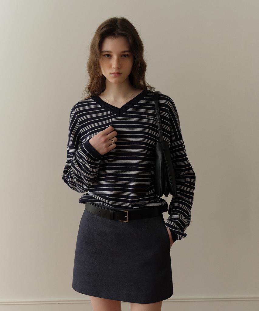 Poyueoaijeuonli If Stripe V-Neck Knit (Navy)