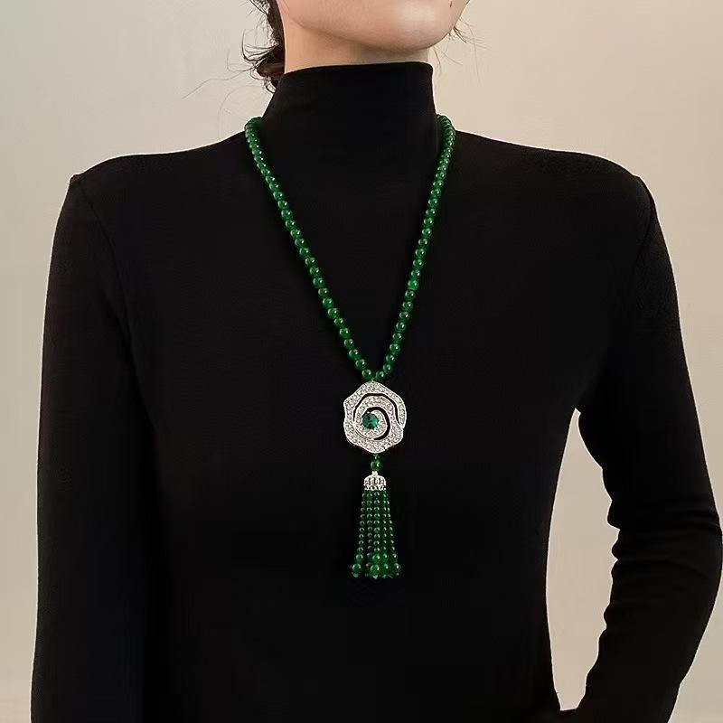 Vielseitige grüne Ruyi-Anhänger-Halskette - Hochwertiger Retro-Stil für Damen