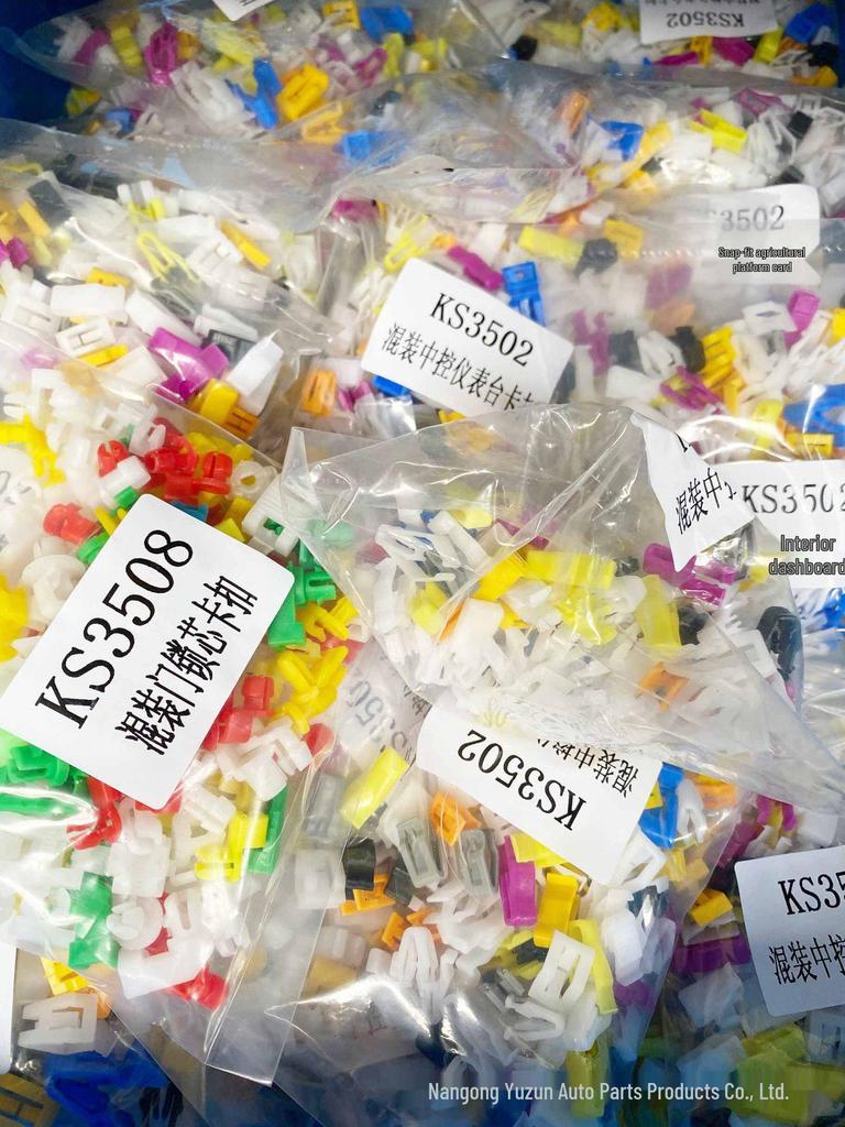 Sortierte Universelle Türverkleidungsclips für Autos - Kunststoff-Spreiz- & Schraubclips, Mehrfarbig
