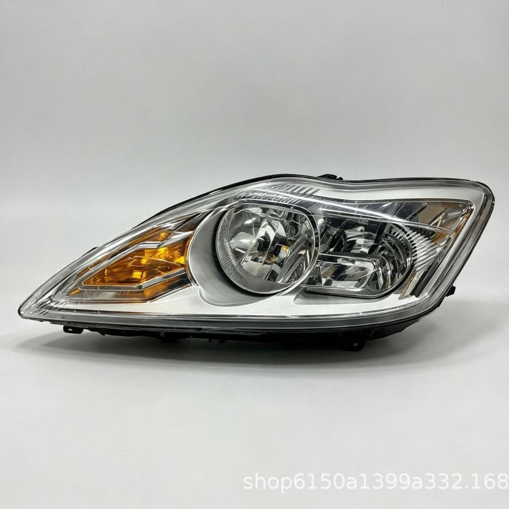 Ford Focus 09-13 Headlights with White Background