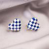 Brincos de pressão triangulares elegantes para orelhas não furadas - Versáteis e com um toque de luxo leve para o uso diário.