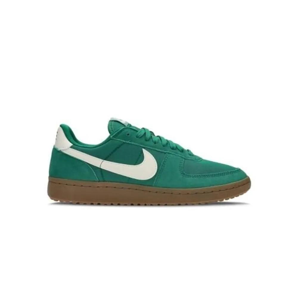 NIKE Women s Field General Malachite Gum Dark Brown