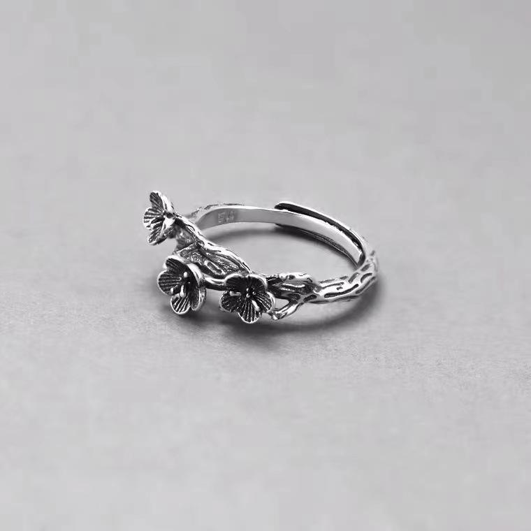 Plum Blossom Women's S925 Sterling Silver Retro Ring - Cool, Niche Style for Index Finger
