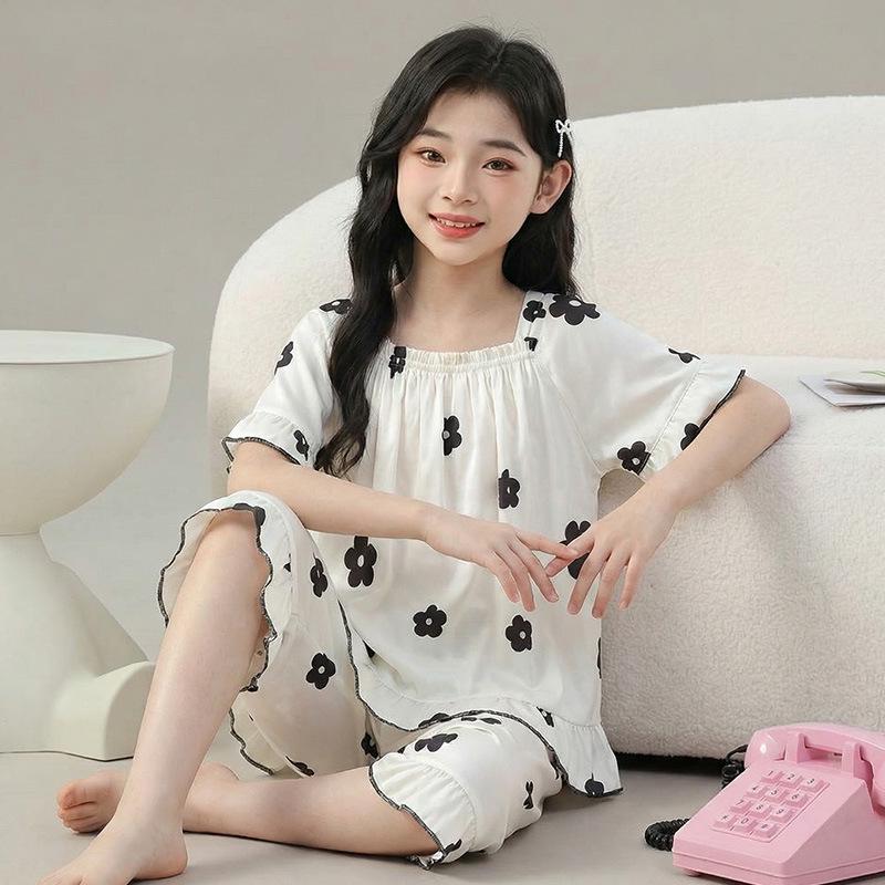 Girls' Ice Silk Short Sleeve Pajama Set, Cooling Home Wear for Summer, Suitable for Medium and Large Children.