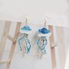 Boucles d'oreilles élégantes méduses bleues faites à la main, artisanat à partir de matériaux acryliques pour les sorties décontractées et les vacances à la plage, usage quotidien