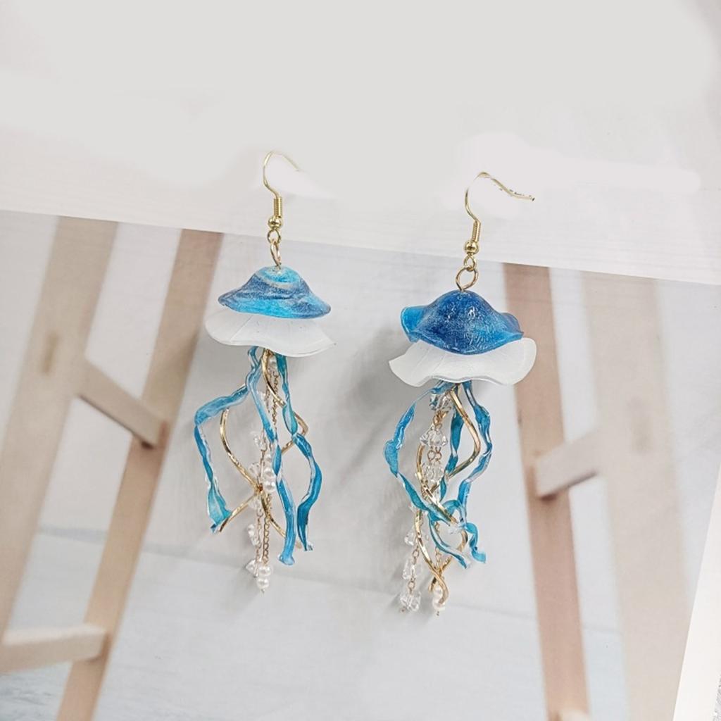 Boucles d'oreilles élégantes méduses bleues faites à la main, artisanat à partir de matériaux acryliques pour les sorties décontractées et les vacances à la plage, usage quotidien