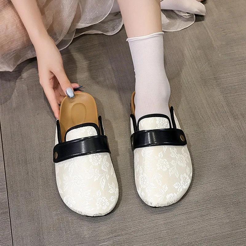 2024 neue Mode Heißer Verkauf frauen Closed Toe Hausschuhe Einfarbig frauen Schuhe der Frauen Retro Mode Garten maultiere Zapatos