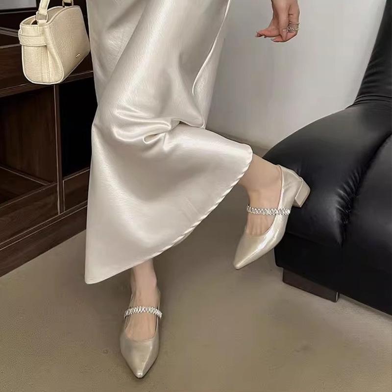 Celebrity Feng Shui Diamond Shallow Mouth Temperament French Pointed Flat Heel Single Shoes Elegant Fashion Grandma Shoes Thick Heel Mary Jane Shoes