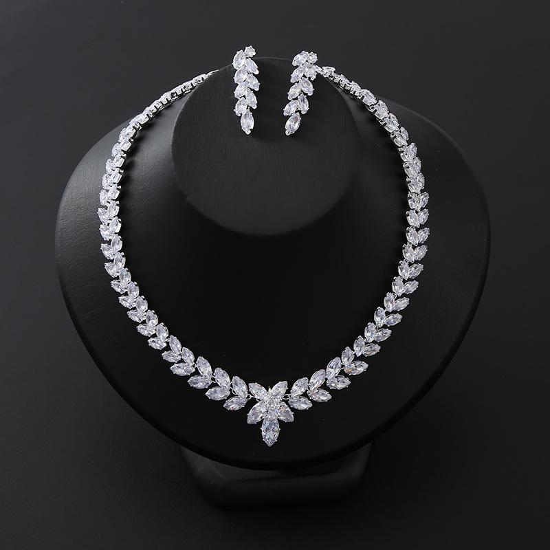 

Свадебное ожерелье, комплект серег из двух частей, дизайнерская модель, ожерелье из циркона высокой четкости, высокий смысл, европейские и американские свадебные аксессуары, костюм