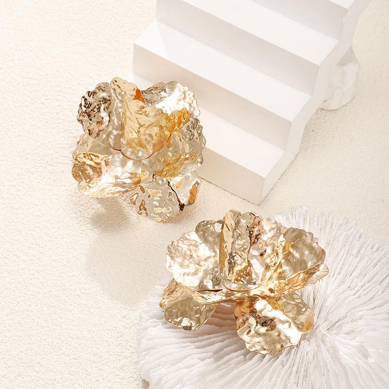 Light Luxury Three-dimensional Flower Texture Earrings, Fashionable Exaggerated Design Earrings