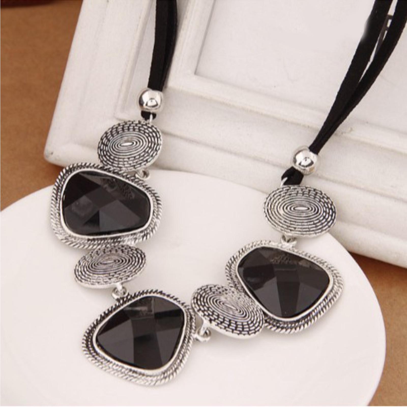 

Геометрические аксессуары Преувеличенное ожерелье One Size